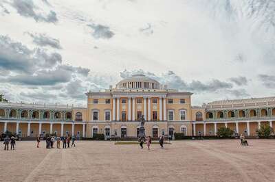 Pavlovsk, Russia
Photo by Elena Nechiporenko website Pixabay 