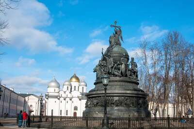 Dos capitales y Veliky Novgorod 