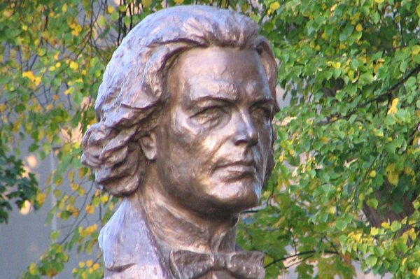 Anton Rubinstein monument in Peterhof