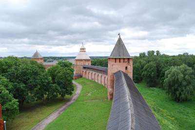 Two Capitals and Veliky Novgorod