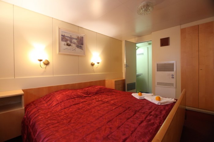 Suite cabin on MS Zosima Shashkov 