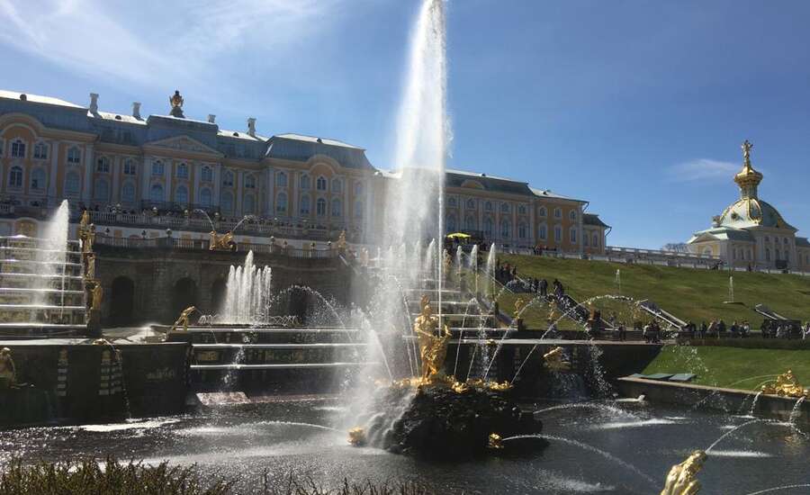 5 Russian Palaces Not to Miss-Peterhof