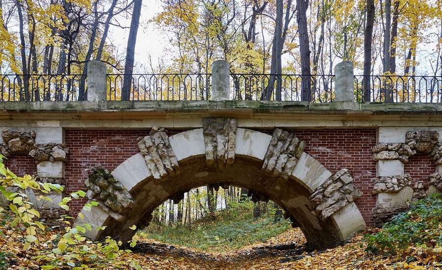 Tsaritsyno Museum-Reserve, Figurny Bridge