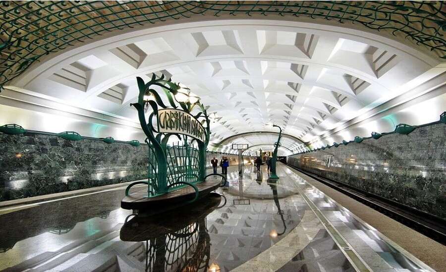 Slavyansky Bulvar Metro Station
