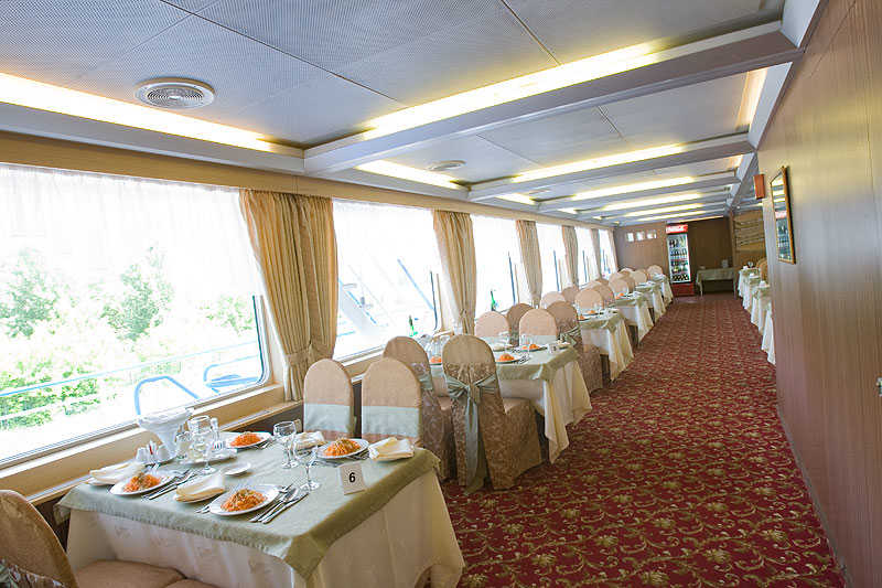 MS Surikov 3* restaurant