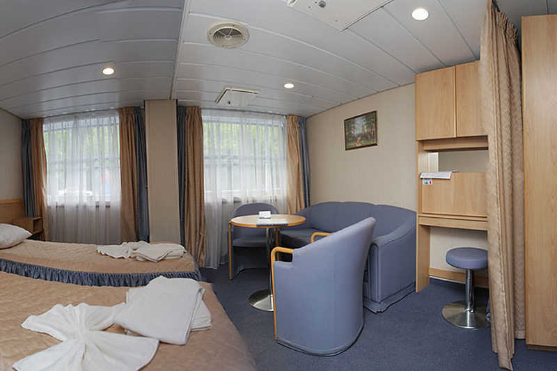 MS Surikov Junior Suite cabin