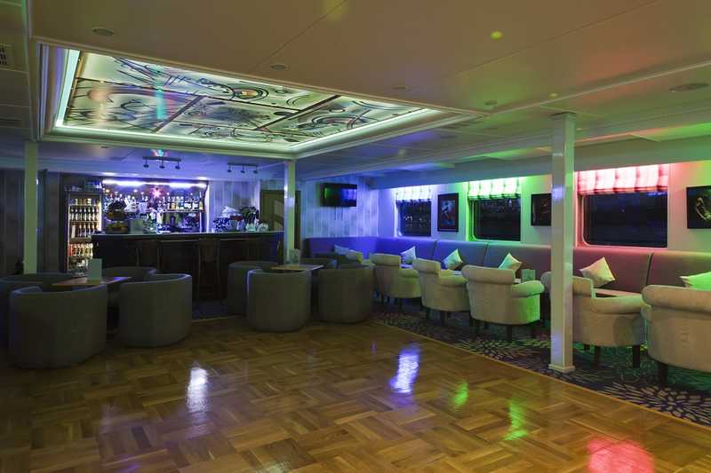 MS Kandinsky disco hall