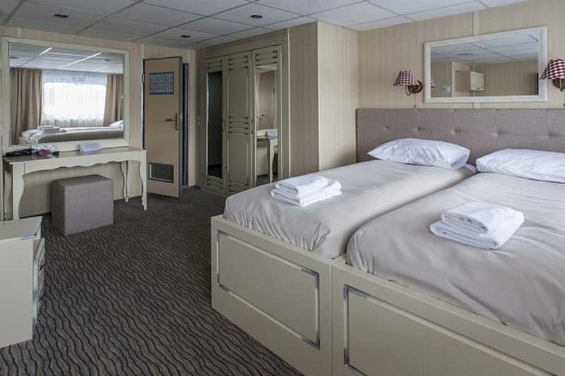 MS Kandinsky suite cabin