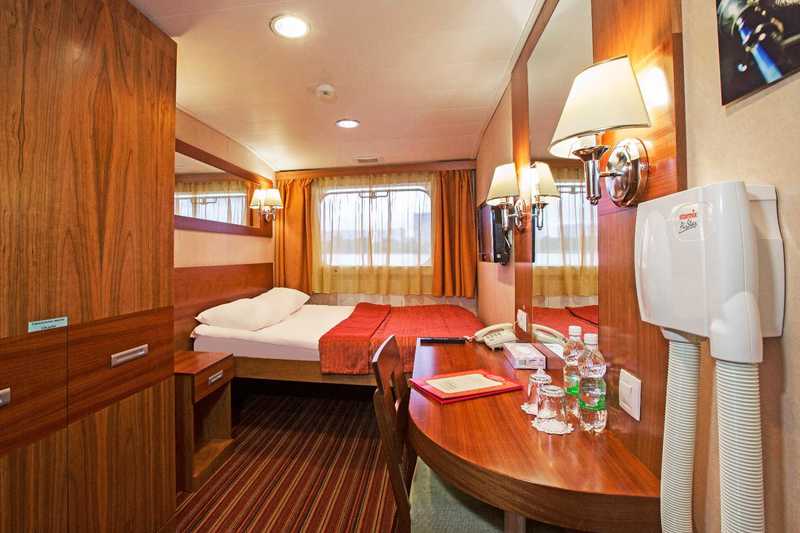 MS Rostropovich Junior Suite Double Middle Deck Without Balcony cabin