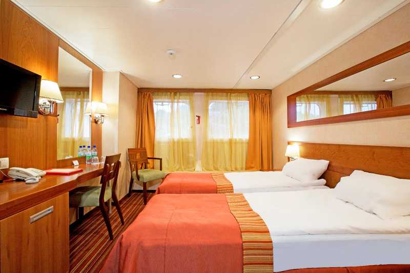 MS Rostropovich Junior Suite Twin Middle Deck Without Balcony cabin