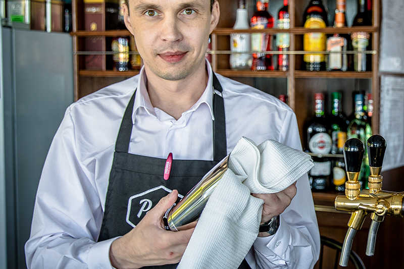 MS Konstantin Fedin barman