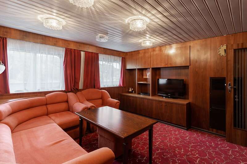 MS Georgy Chicherin suite cabin