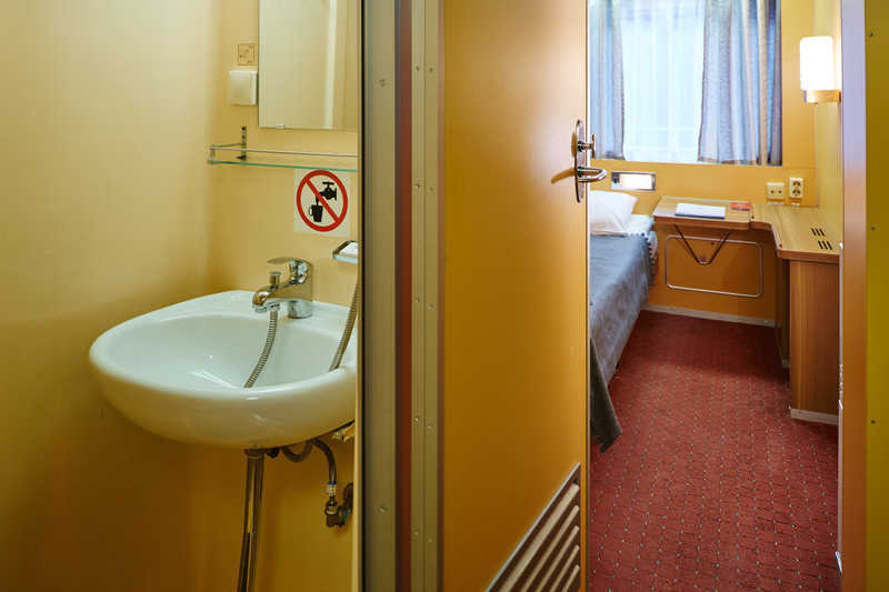 MS Princess Anastasia cabin bathroom