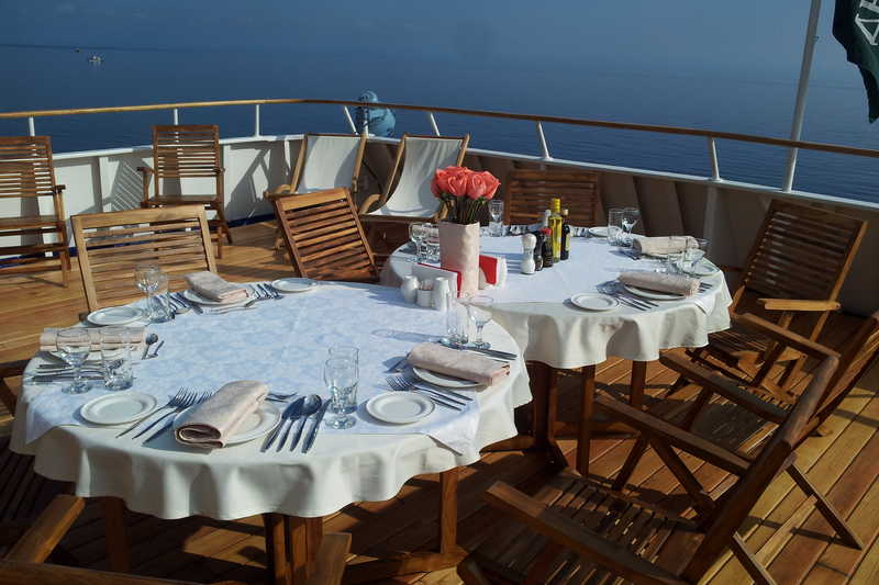 MS Imperia upper deck dinner setup