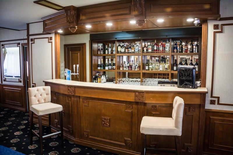 MS Crucelake bar