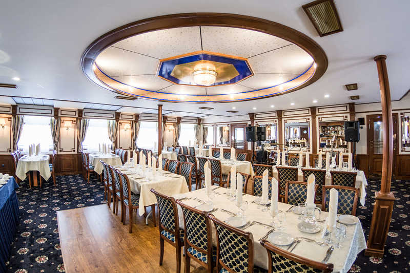 MS Crucelake dinner setup