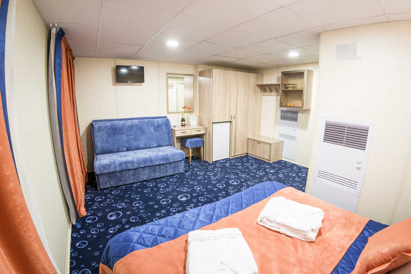 JUNIOR SUITE A WITH A BALCONY ON BOAT DECK (17.5-21 sq.m.) on MS Swan Lake