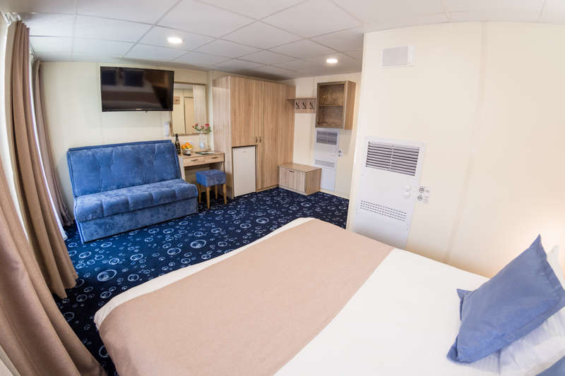 MS Crucelake junior suite with balcony on boat deck