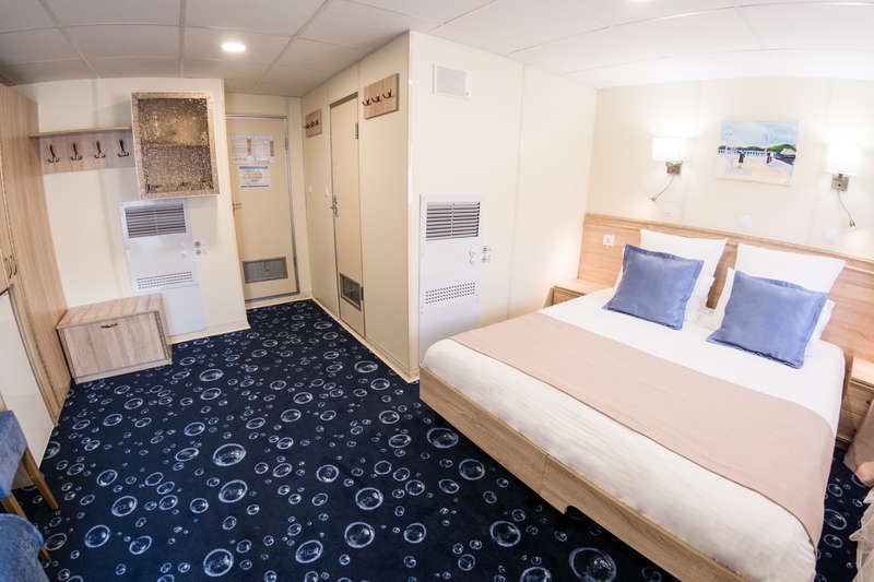 MS Crucelake junior suite with balcony on boat deck