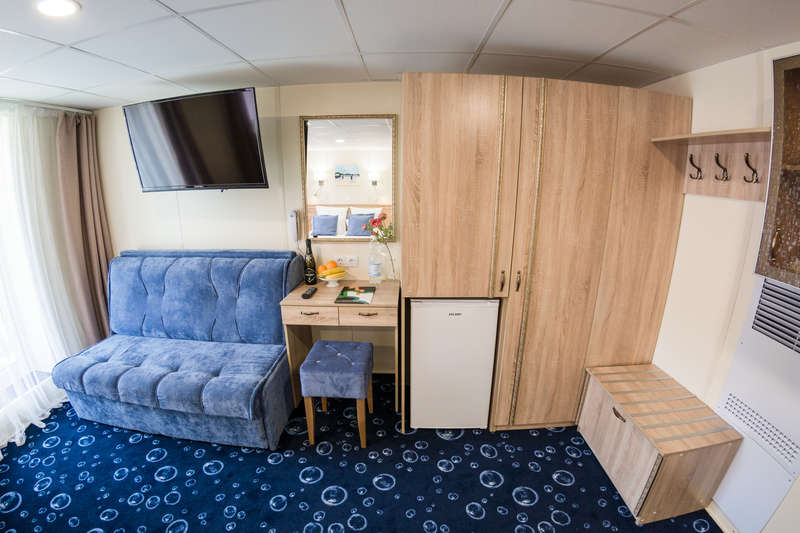 MS Crucelake junior suite with balcony on boat deck