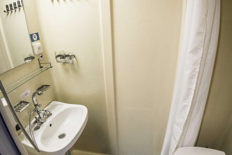 MS Crucelake single cabin bathroom