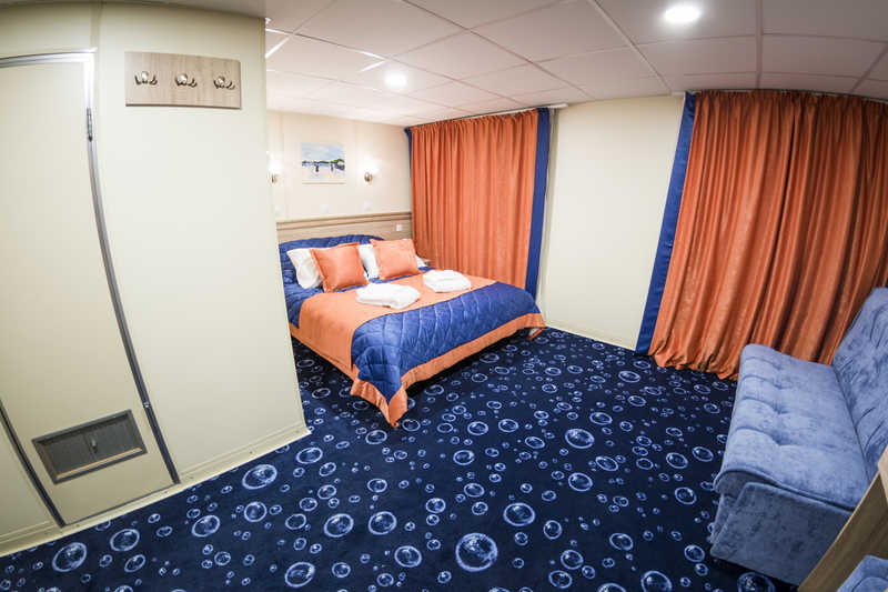 MS Swan Lake junior suite A with balcony on boat deck