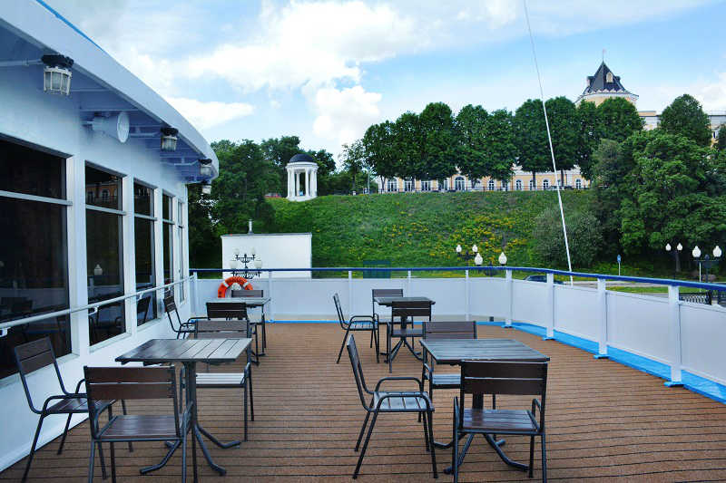 MS Swan Lake walking side deck