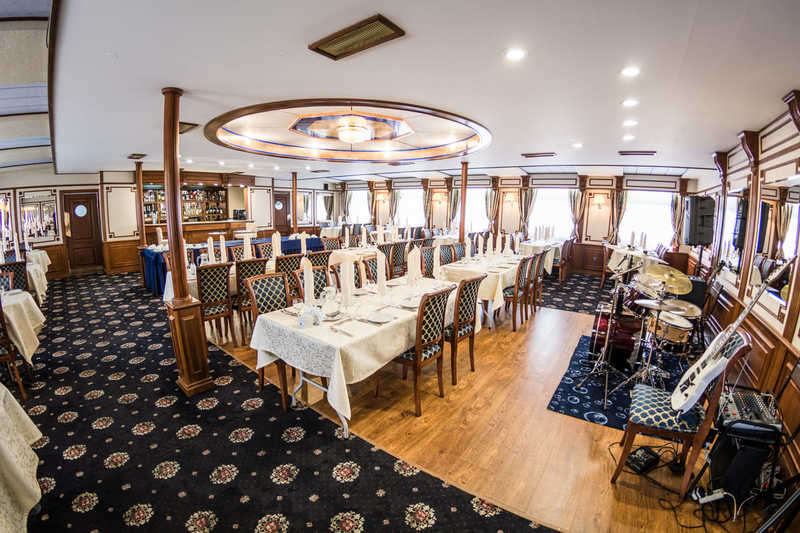 MS Swan Lake restaurant