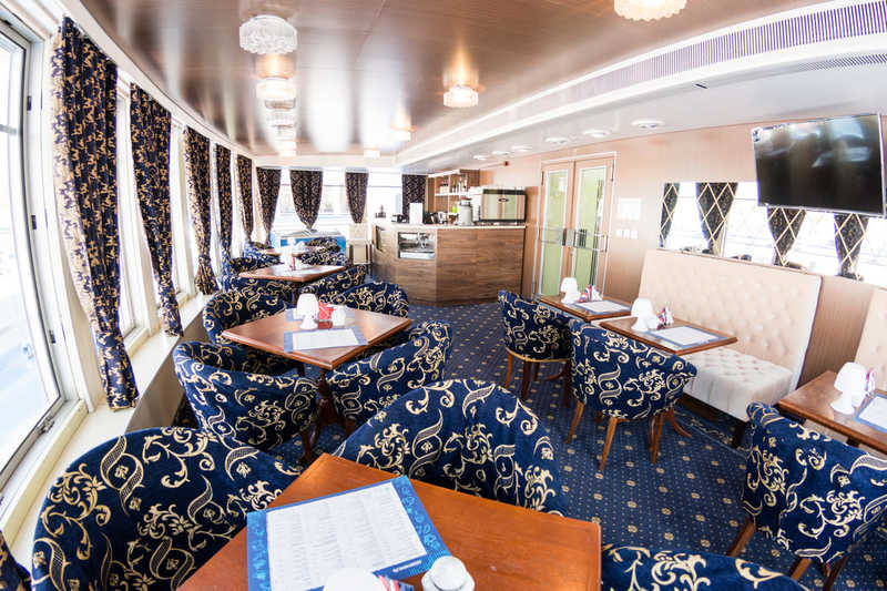 MS Swan Lake bar